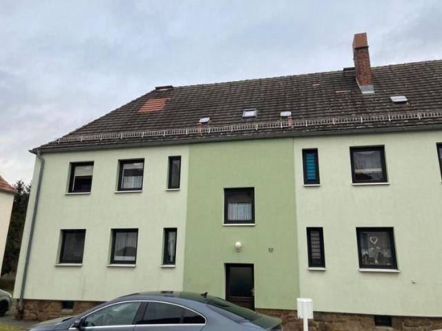 Gemütliche 2 Zimmer mit Laminat und EBK in guter Lage!