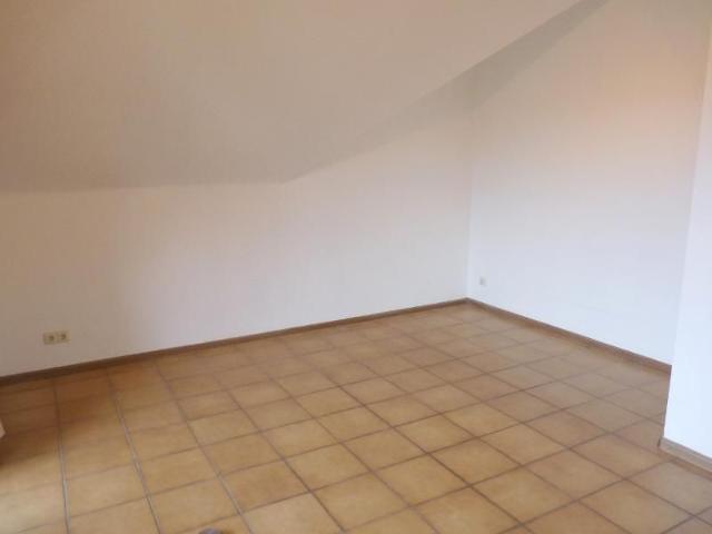 Gemütliche 2 Zimmer Dachgeschoss Wohnung mit Balkon in ruhiger Lage in Alzenau!