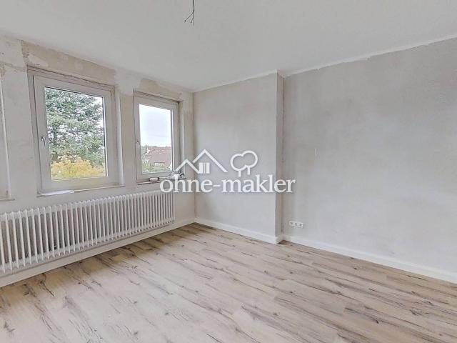 Gemütliche 2 Zimmer Dachgeschosswohnung mit BALKON und Wannenbad in Bielefeld Ummeln