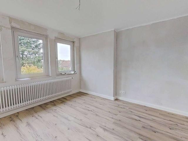 Gemütliche 2 Zimmer Dachgeschosswohnung mit BALKON und Wannenbad in Bielefeld Ummeln