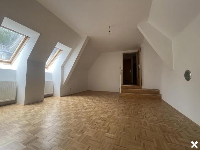 Gemütliche 2 Zimmer Dachgeschosswohnung mit Gartenmitbenutzung in ruhiger Waldrandlage