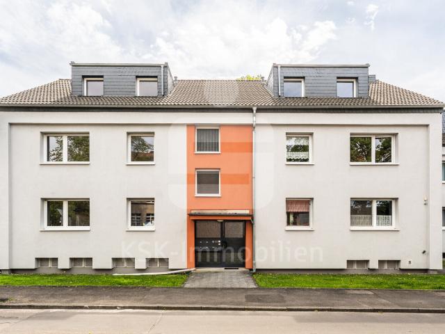 Gemütliche 2 Zimmer Eigentumswohnung mit PKW Garage und Stellplatz, sofort frei