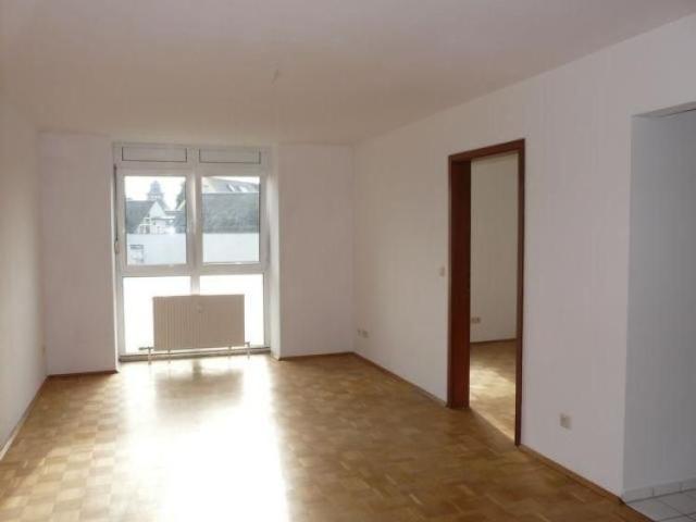 gemütliche 2 Zimmer Wohnung am Mannichswalder Platz mit Fahrstuhl, ab sofort