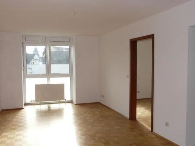 gemütliche 2 Zimmer Wohnung am Mannichswalder Platz mit Fahrstuhl, ab sofort
