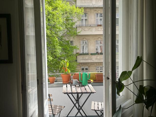 Gemütliche 2 Zimmer Wohnung im Herzen den Kreuzkölln Kiez, Berlin Amsterdam Apartments for Rent