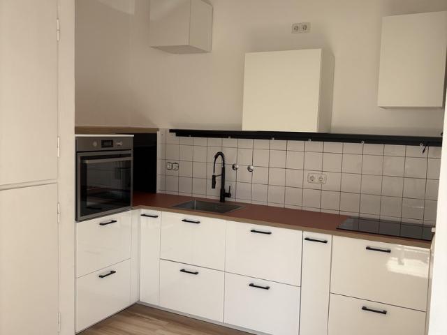 Gemütliche 2 Zimmer Wohnung mit moderner Wohnküche & weißem Wannenbad – ruhig zum Innenhof