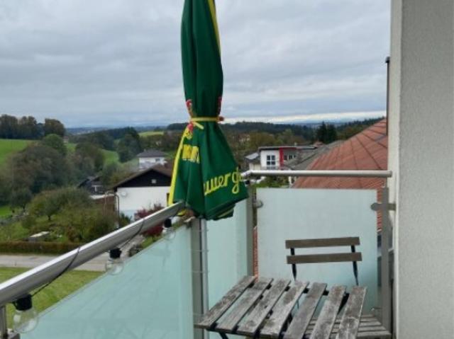 Gemütliche 2 Zimmer Wohnung mit Balkon in ländlicher Ruhelage, dennoch nur 10 Minuten nach Passau! Wohlfühlgarantie durch ausgewählte Nachbarschaft! Ab 01.12.2026 verfügbar!