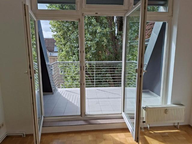 Gemütliche 2 Zimmer Wohnung mit Dachterrasse in saniertem Altbau