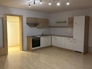 Gemütliche 2 Zimmer Wohnung mit Gartennutzung, Lager und Parkplatz