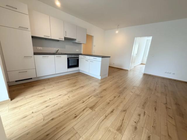 Gemütliche 2 Zimmer Wohnung mit großer Loggia in den Innenhof