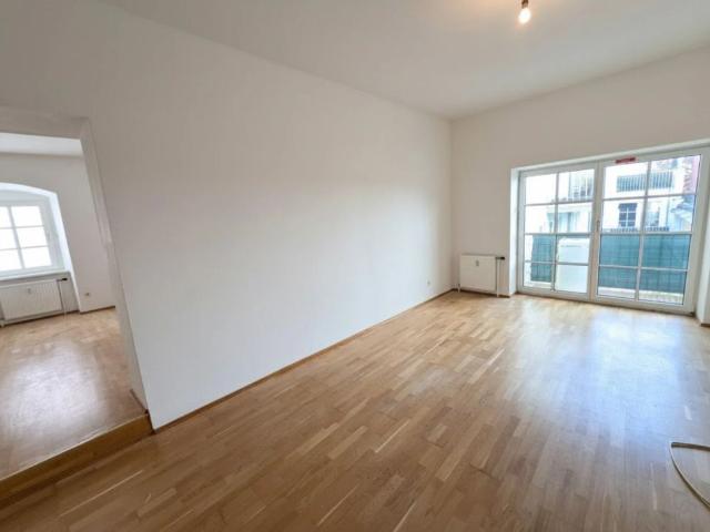 Gemütliche 2 Zimmer Wohnung mit kleiner Terrasse am Stadtplatz 16