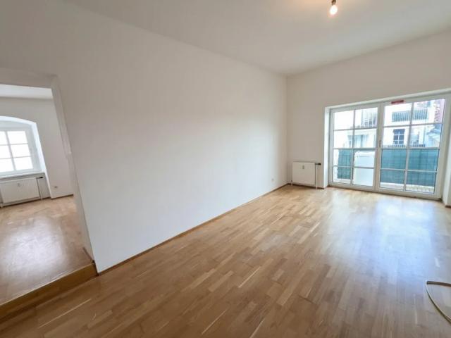 Gemütliche 2 Zimmer Wohnung mit kleiner Terrasse am Stadtplatz 16