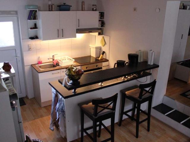 Gemütliche 2 Zimmer Wohnung mit kompletter Einbauküche und Kücheninsel – ca. 40 m²