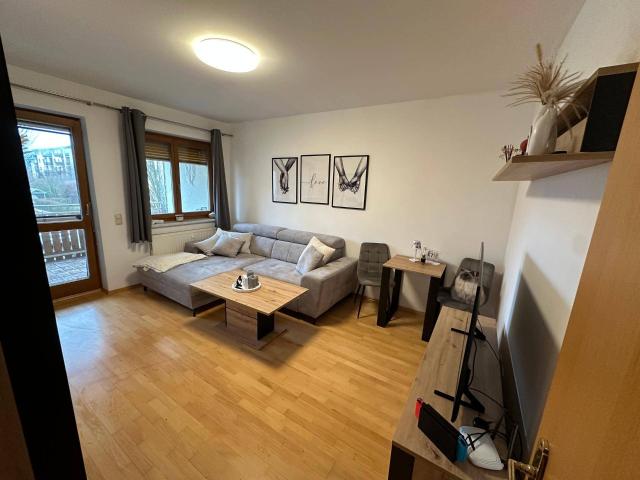Gemütliche 2 Zimmer Wohnung mit Loggia & Tiefgaragenplatz in 4407 Dietach. Vor 2 Jahren neu möbliert