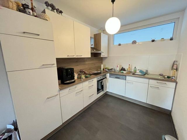 Gemütliche 2 Zimmer Wohnung mit Loggia und Einbauküche