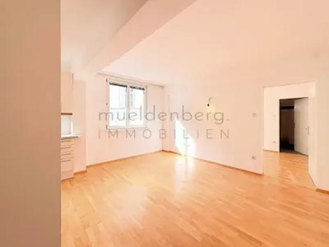 Gemütliche 2 Zimmer Wohnung mit Wohnküche & Lift am Schwedenplatz in 1010 Wien um 834,81 EUR!