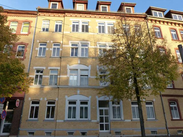 gemütliche 2 Zimmerwohnung mit Einbauküche im Dachgeschoss