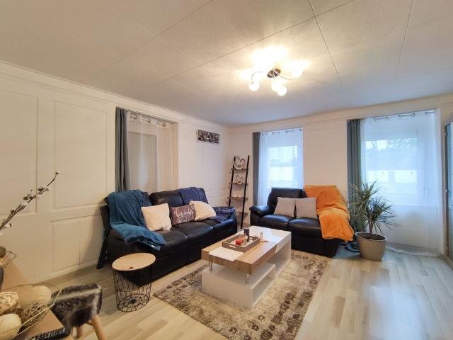 Gemütliche 3.5 Zimmer Erdgeschosswohnung mit Sitzplatz