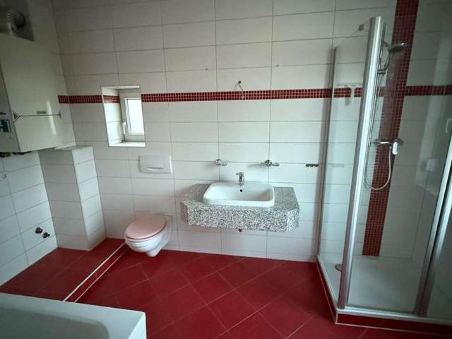 Gemütliche 3,5 Zimmer mit Laminat, SP, Wanne und Dusche in guter Lage!