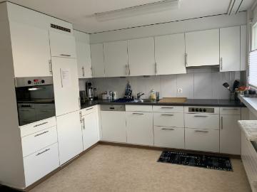 Gemütliche 3.5 Zimmer Wohnung mit Gartensitzplatz an zentraler Lage