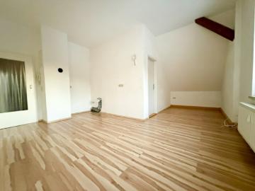 Gemütliche 3 Raum Dachgeschosswohnung große Wohnküche Kaminanschluss Sicht!
