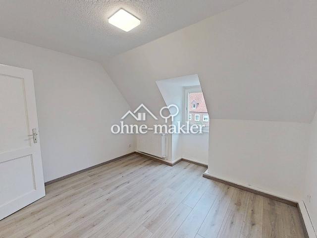 Gemütliche 3 Zi. Dachgeschosswohnung mit Wannenbad in ruhiger Wohnlage