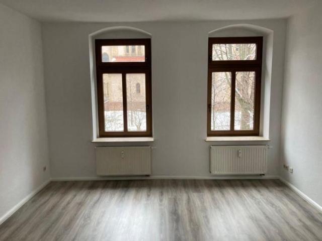 Gemütliche 3 Zimmer mit Laminat, Balkon und Wannenbad in zentraler Lage!