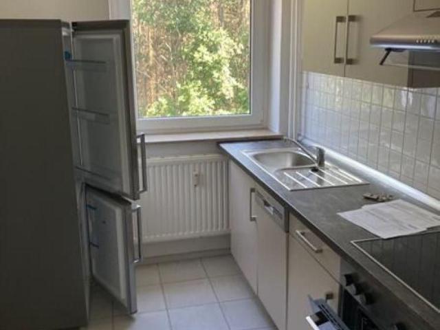 Gemütliche 3 Zimmer mit neuem Laminat, Wanne und Garage in guter Lage!