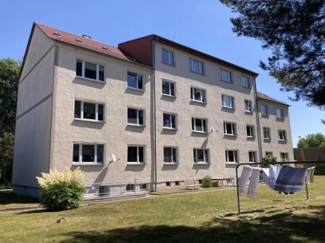 Gemütliche 3 Zimmer mit neuem Laminat, Wanne und Garage in guter Lage! EBK mgl