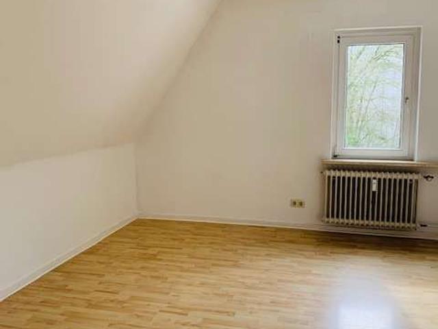 Gemütliche 3 Zimmer Dachgeschosswohnung frei
