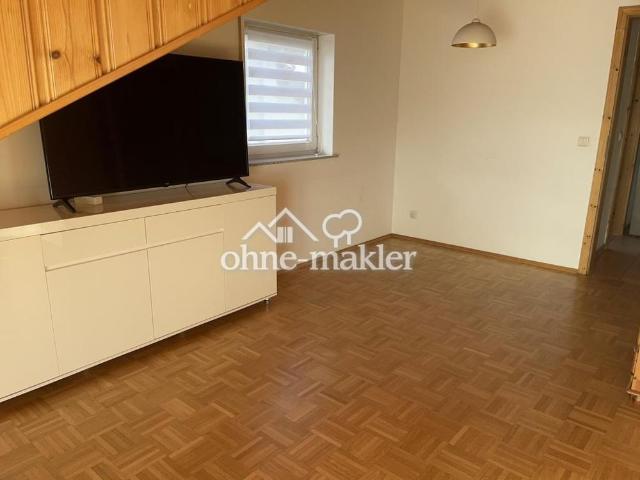 Gemütliche 3 Zimmer Dachgeschosswohnung mit besonderem Charme in ruhiger Lage