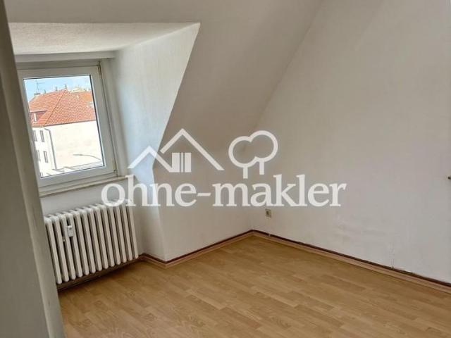 Gemütliche 3 Zimmer Dachgeschosswohnung mit EBK in zentraler Lage – ab 01.09. frei