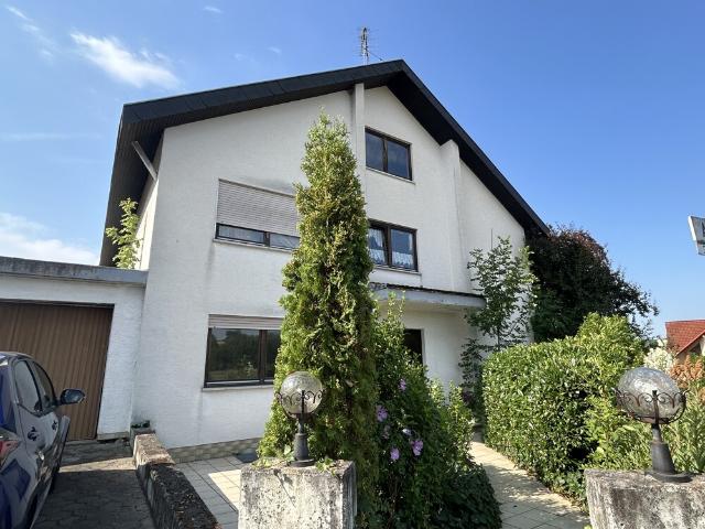 Gemütliche 3 Zimmer Dachgeschosswohnung mit Garage!