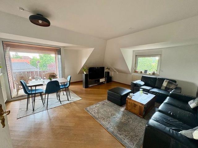 Gemütliche 3 Zimmer Dachgeschosswohnung mit Loggia und Garage