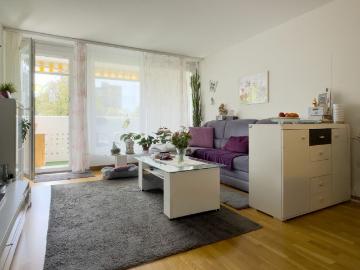 Gemütliche 3 Zimmer Eigentumswohnung mit Balkon, Keller und Einstellhallenplatz
