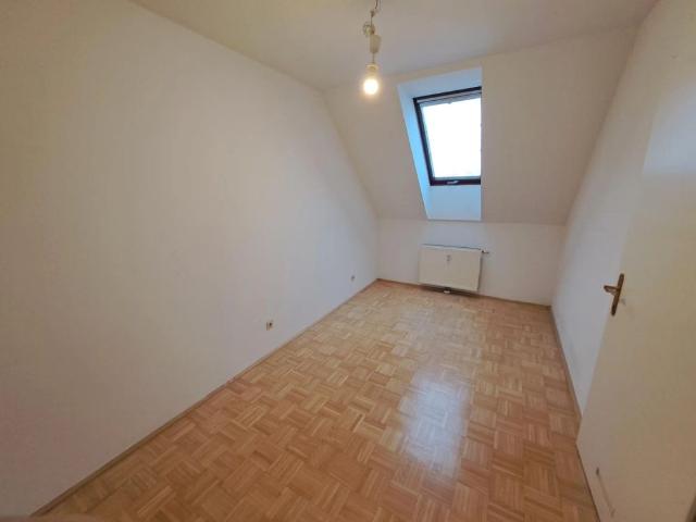 Gemütliche 3 Zimmer Wohnung im Dachgeschoss Pfarrplatz 11, Top 16
