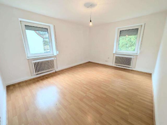 Gemütliche 3 Zimmer Wohnung mit modernem Tageslichtbad und Garten gewünscht? Dann zugreifen!