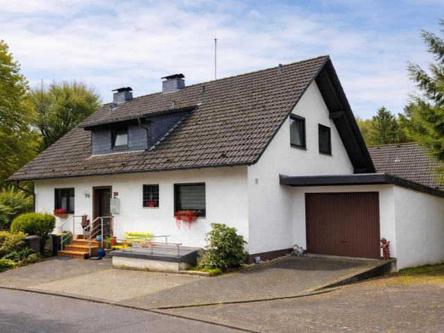 Gemütliche 3 Zimmer Wohnung mit Sonnenbalkon und Außenstellplatz in Neunkirchen Seelscheid!