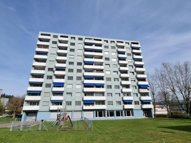 Gemütliche 4.5 Zimmer Wohnung im 10. OG in Spreitenbach