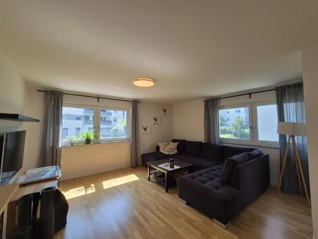 Gemütliche 4,5 Zimmer Wohnung mit hellem Balkon und 1 Tiefgaragenstellplatz in Sindelfingen