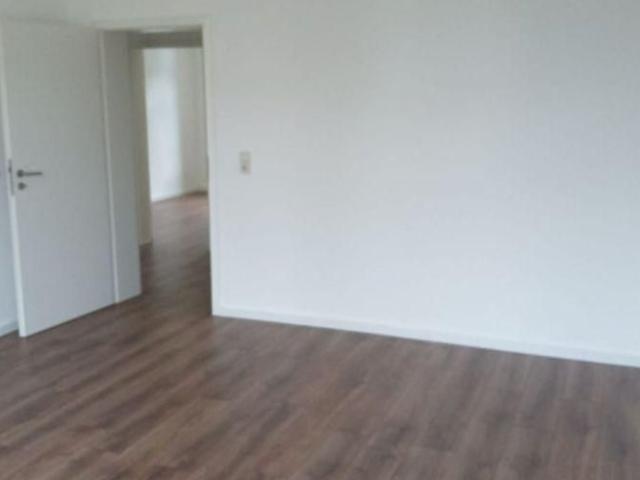 Gemütliche 4 Zimmer mit Laminat und Wannenbad in guter Lage!