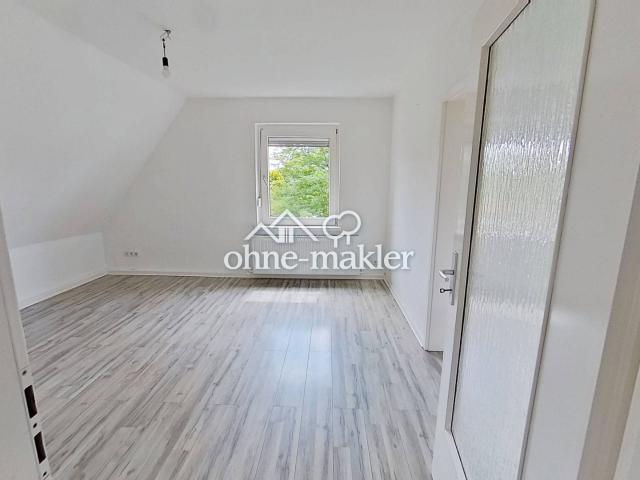 Gemütliche 4 Zimmer Dachgeschosswohnung mit Wannenbad in ruhiger Naturlage