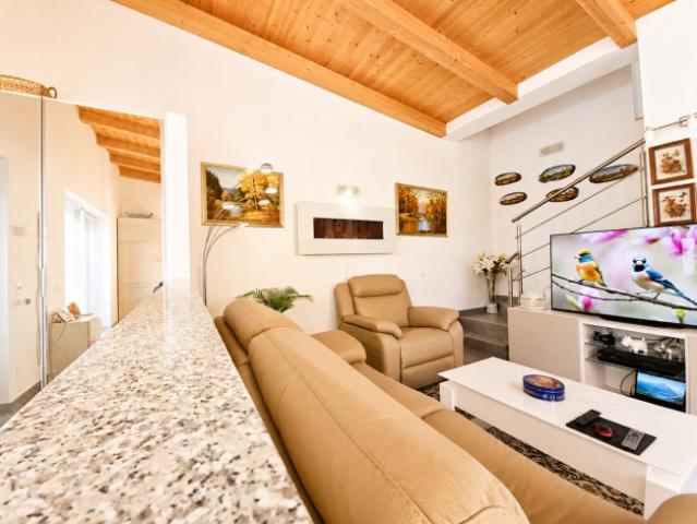GEMÜTLICHES 4,5 ZIMMER DUPLEX IN MAGLIASO