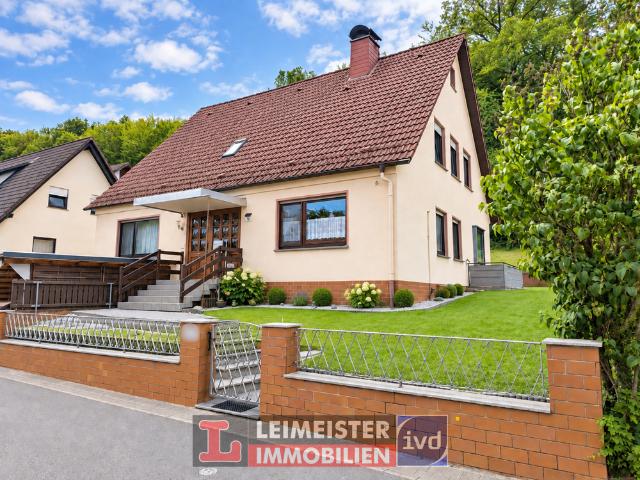 SAILLAUF: GEMÜTLICHES 2 FAMILIENHAUS IN RUHIGER WOHNLAGE MIT GARTEN, GARAGE UND CARPORT