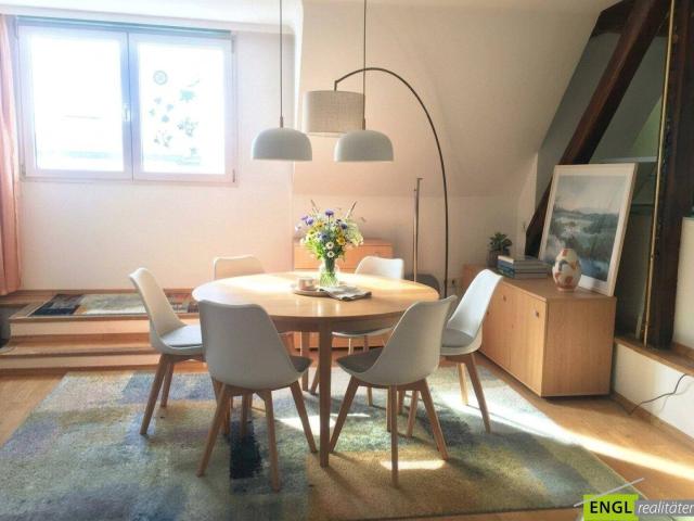 Gemütliches 3 Zimmer Loftwohnung im Dachgeschoss perfekt für Künstler, Single, Paare und kleine Familie