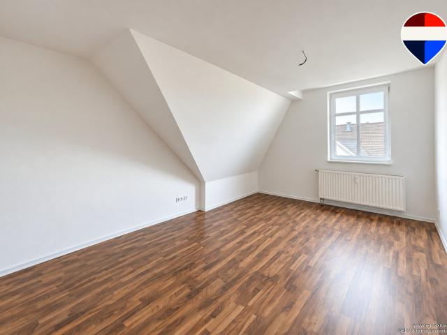 Gemütliches Wohnen unterm Dach – 3 Zimmer mit Westbalkon in Stadtfeld Ost