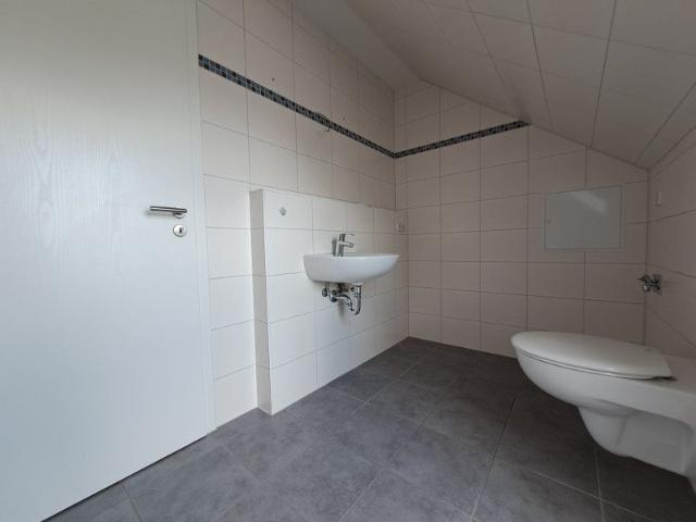 Gemütliches Wohnen unterm Dach – Renovierte 2 Zimmer Wohnung mit Charme