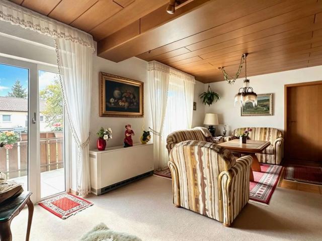Gemütliches Zuhause mit Grünblick – Balkon, Kamin, Garage & sofort verfügbar