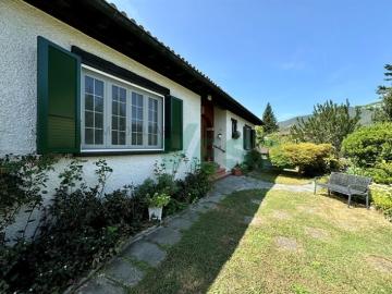 Gemütliches Einfamilienhaus auf einer Ebene mit grossem Garten