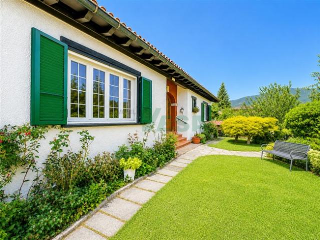Gemütliches Einfamilienhaus auf einer Ebene mit grossem Garten
